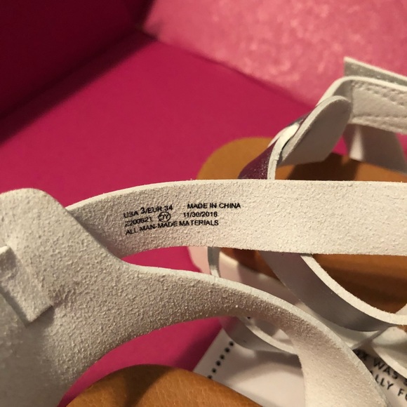 Girls size 3 silver Sandal, Comfy!! - Picture 3 of 4